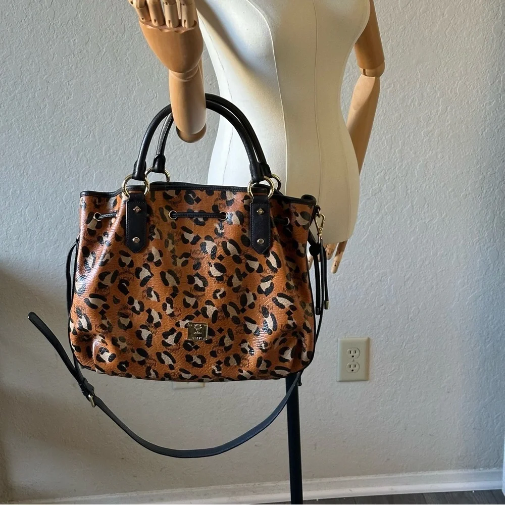 ❌SOLD❌🔥MCM VISETOS LEOPARD LARGE TOTE BAG LIMITED EDITION🔥MINT CONDITION - Picture 3 of 15